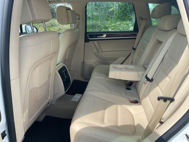 2014 Volkswagen Touareg  9