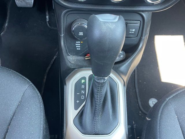 Thumbnail: 2017 Jeep Renegade - 14