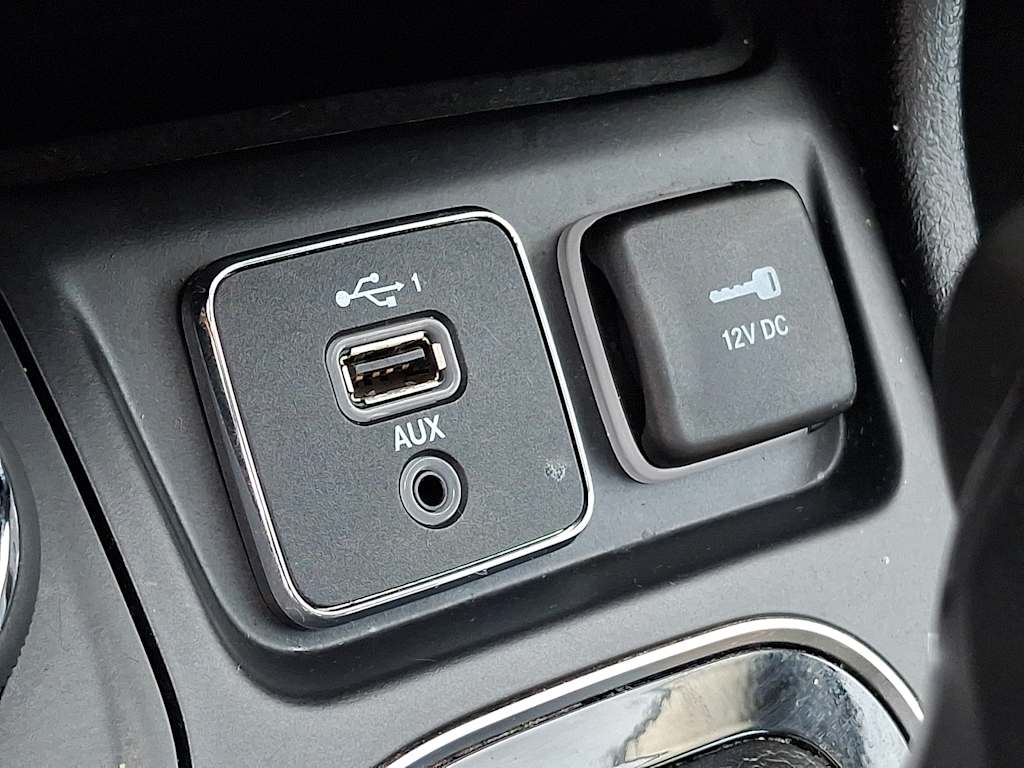 Thumbnail: 2019 Jeep Cherokee - 24