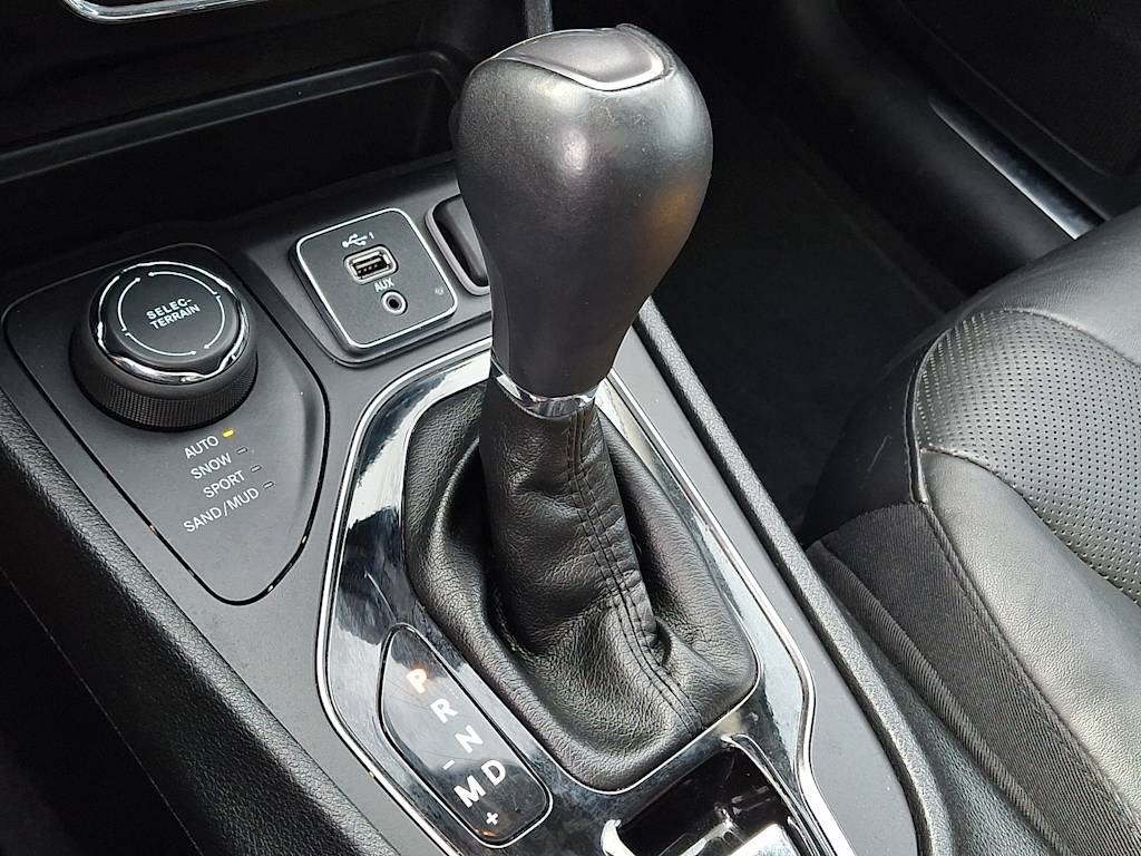 Thumbnail: 2019 Jeep Cherokee - 10