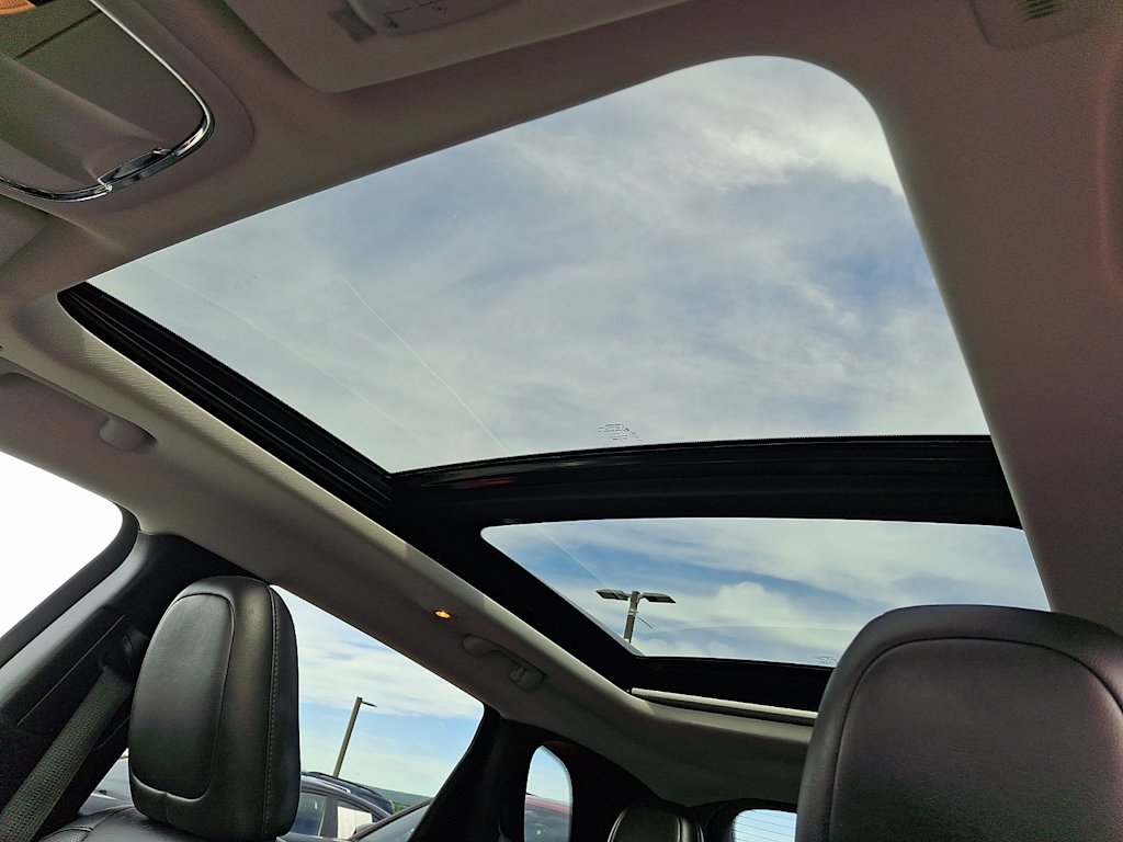 Thumbnail: 2019 Jeep Cherokee - 17
