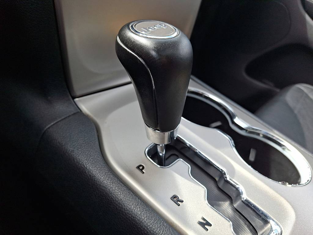 Thumbnail: 2012 Jeep Grand Cherokee - 10