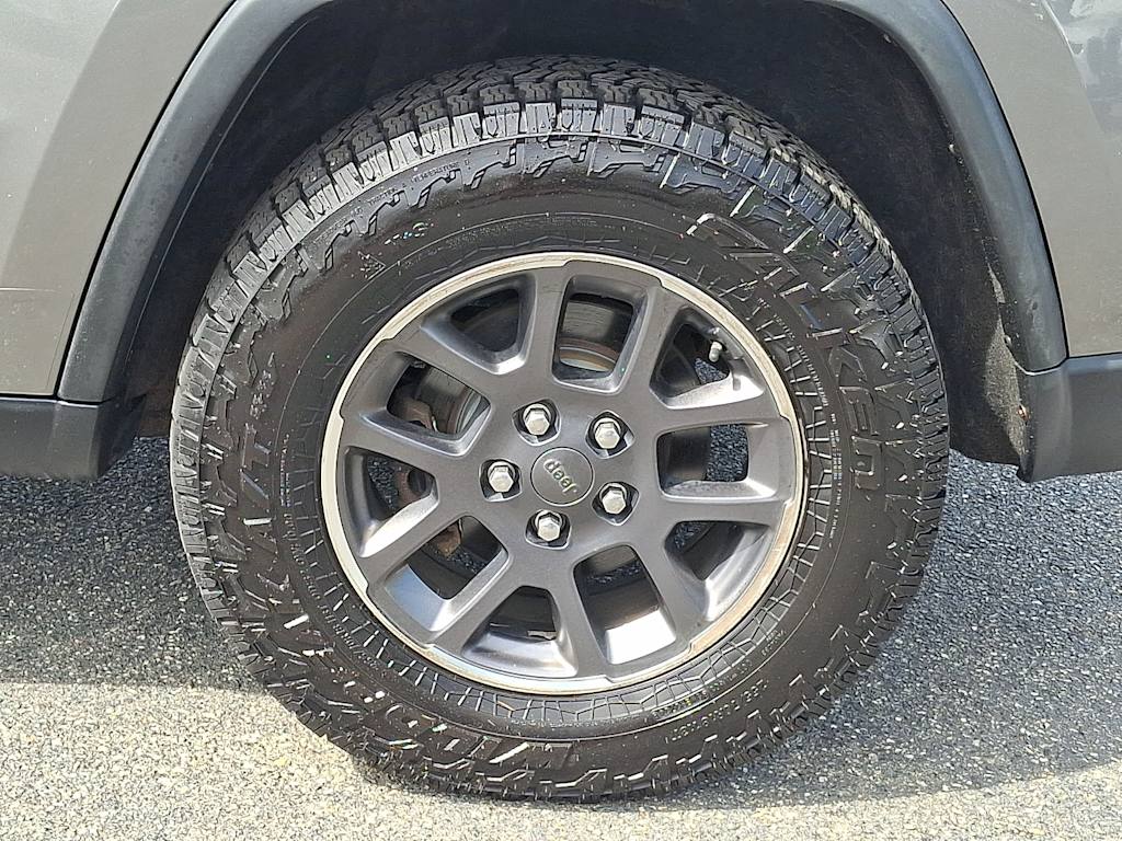 Thumbnail: 2012 Jeep Grand Cherokee - 7