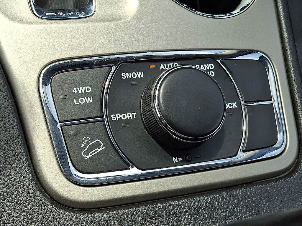 Thumbnail: 2012 Jeep Grand Cherokee - 23