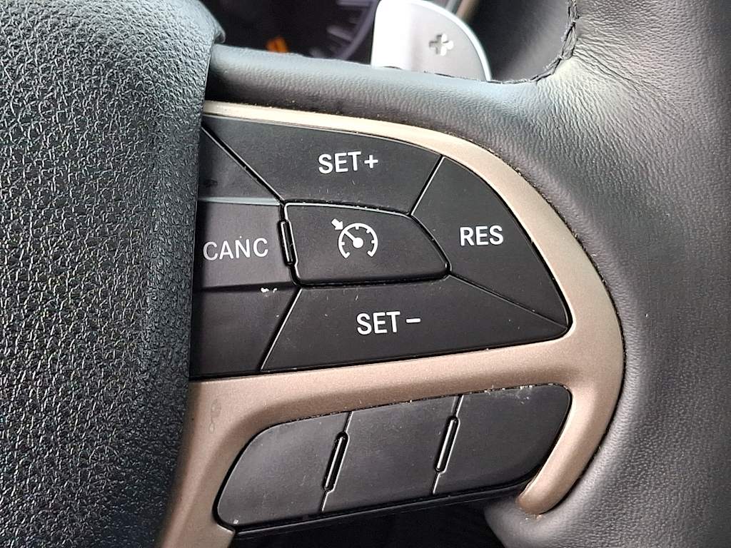 Thumbnail: 2015 Jeep Grand Cherokee - 22