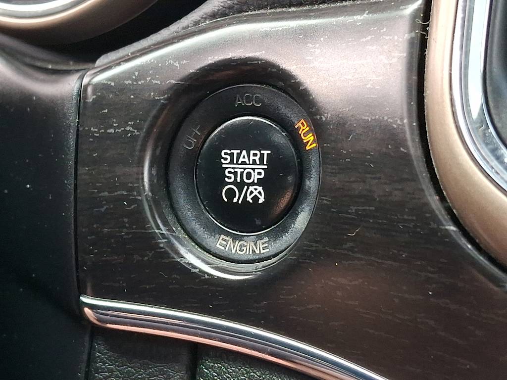 Thumbnail: 2015 Jeep Grand Cherokee - 23