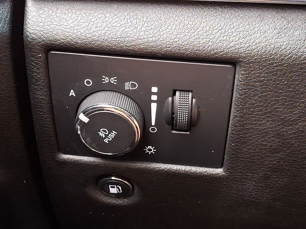 Thumbnail: 2015 Jeep Grand Cherokee - 25