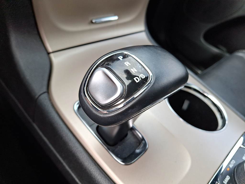 Thumbnail: 2015 Jeep Grand Cherokee - 11