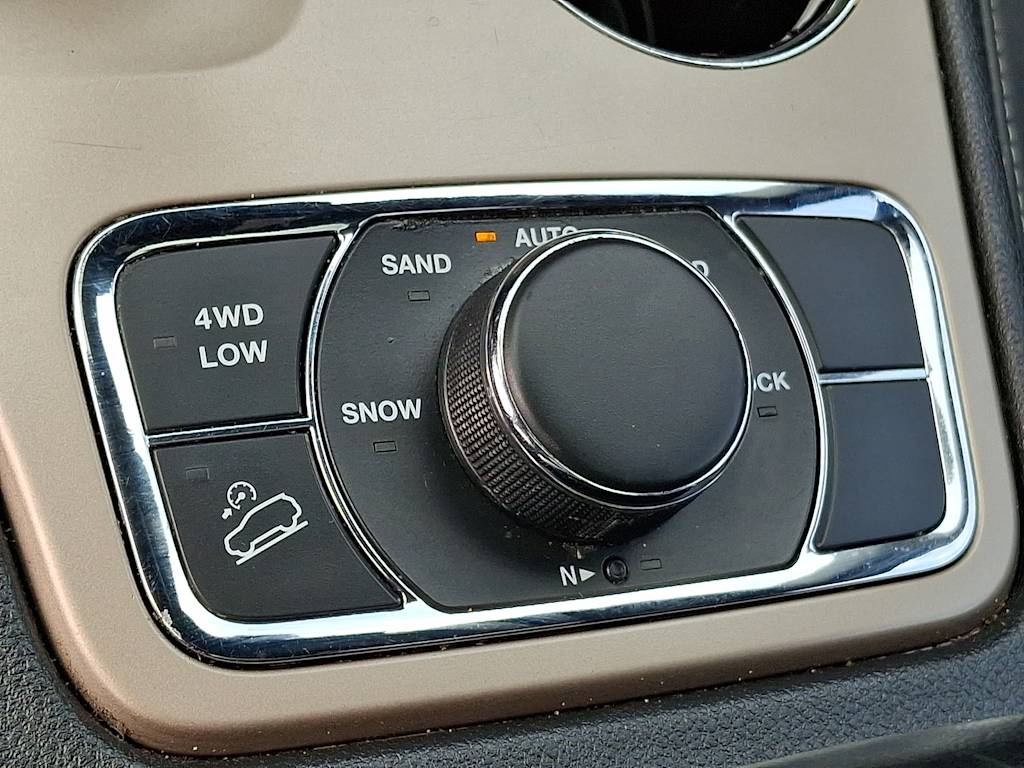 Thumbnail: 2015 Jeep Grand Cherokee - 24