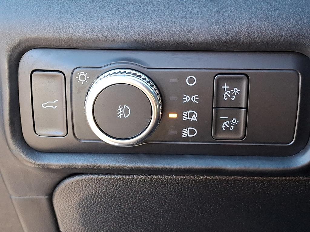 Thumbnail: 2021 Ford Explorer - 25