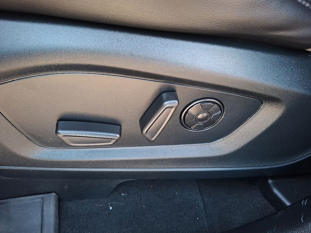 Thumbnail: 2021 Ford Explorer - 16