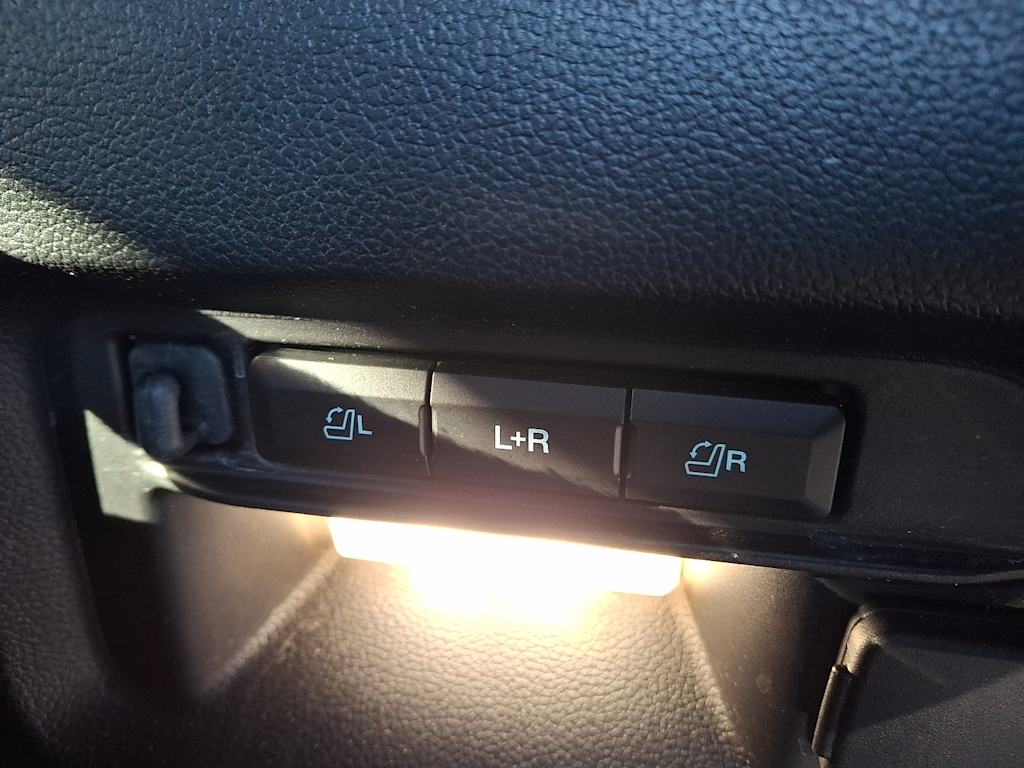 Thumbnail: 2021 Ford Explorer - 28