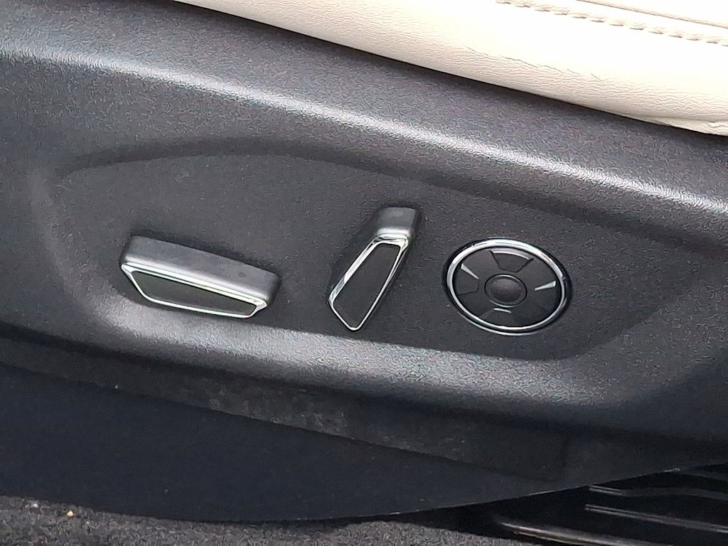 Thumbnail: 2017 Ford Explorer - 16
