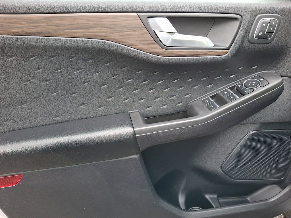 Thumbnail: 2020 Ford Escape - 15