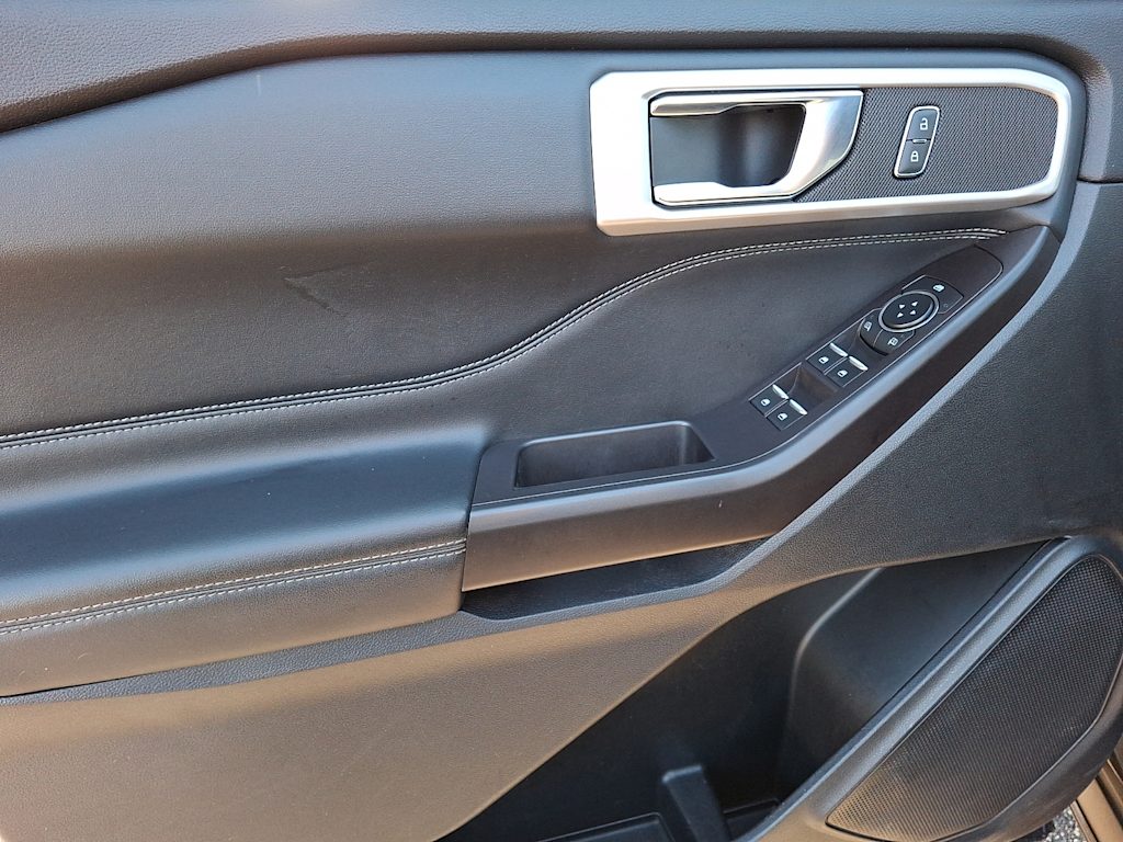 Thumbnail: 2020 Ford Explorer - 16