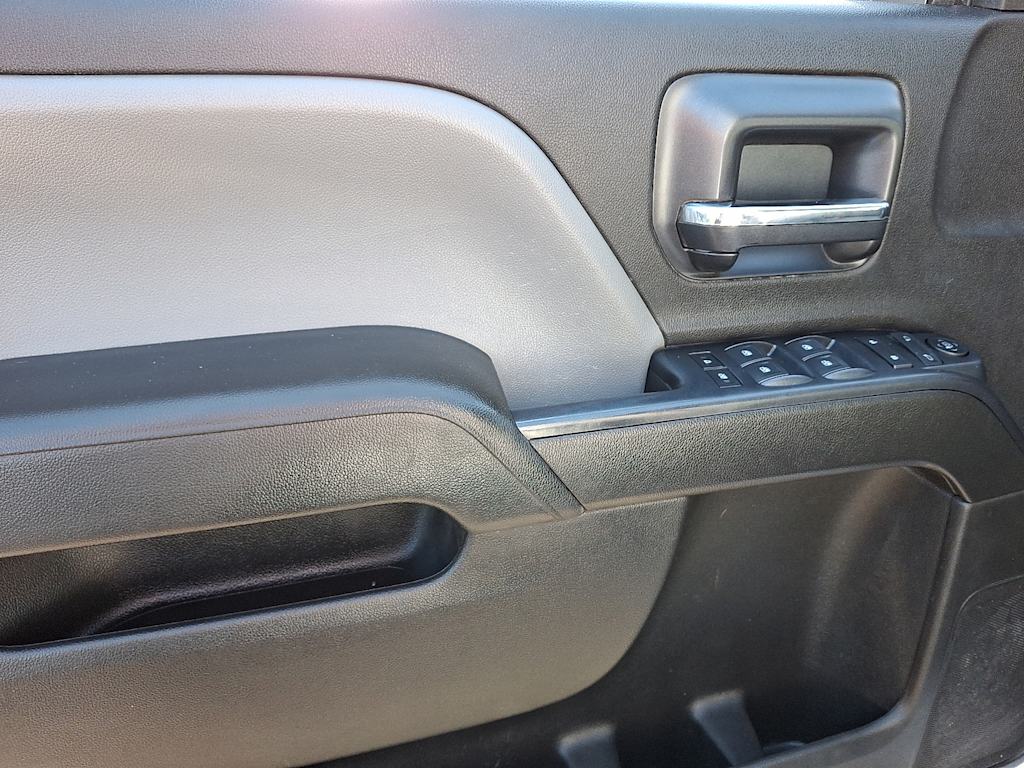 Thumbnail: 2018 Chevrolet Silverado 1500 - 16