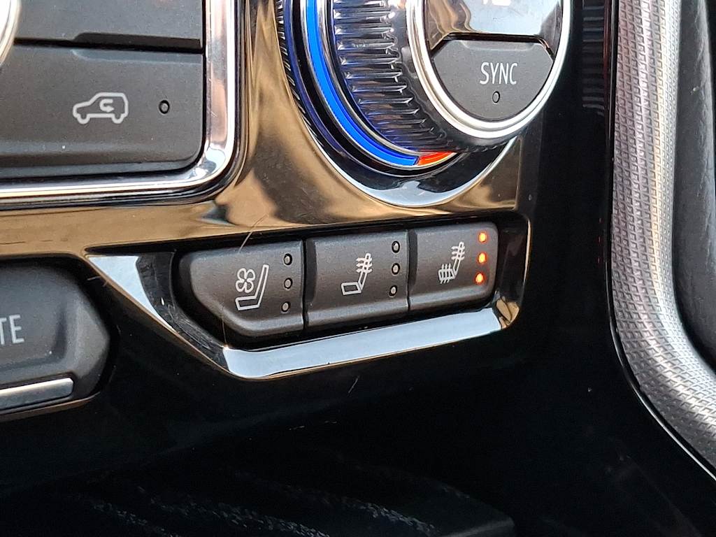 Thumbnail: 2023 GMC Yukon XL - 25