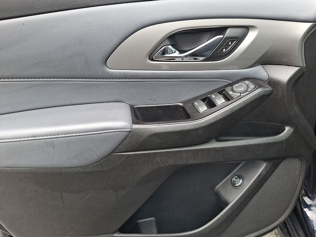 Thumbnail: 2020 Chevrolet Traverse - 17