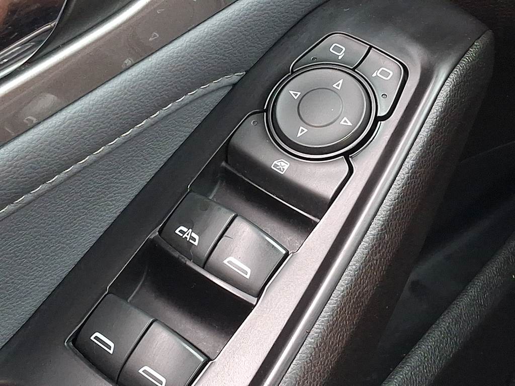 Thumbnail: 2020 Chevrolet Traverse - 27