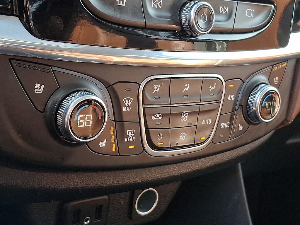 Thumbnail: 2018 Chevrolet Traverse - 20