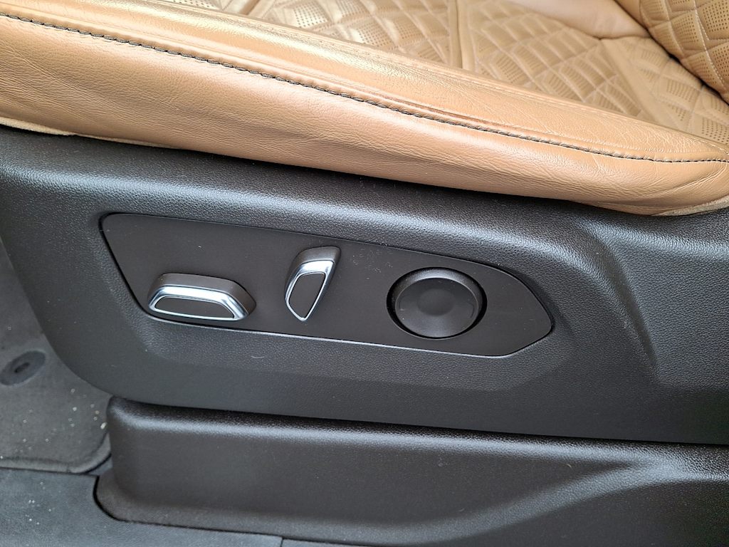 Thumbnail: 2023 Cadillac Escalade - 18