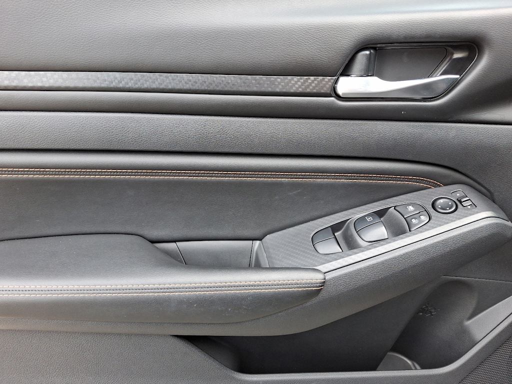 2021 Nissan Altima SR 17
