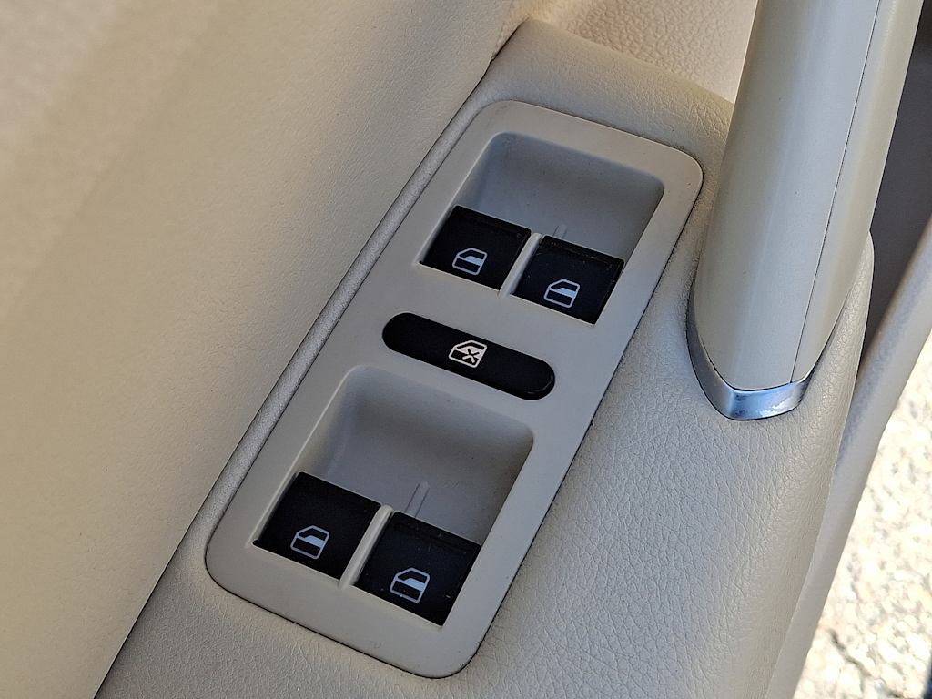 2018 Volkswagen Passat R-Line 28