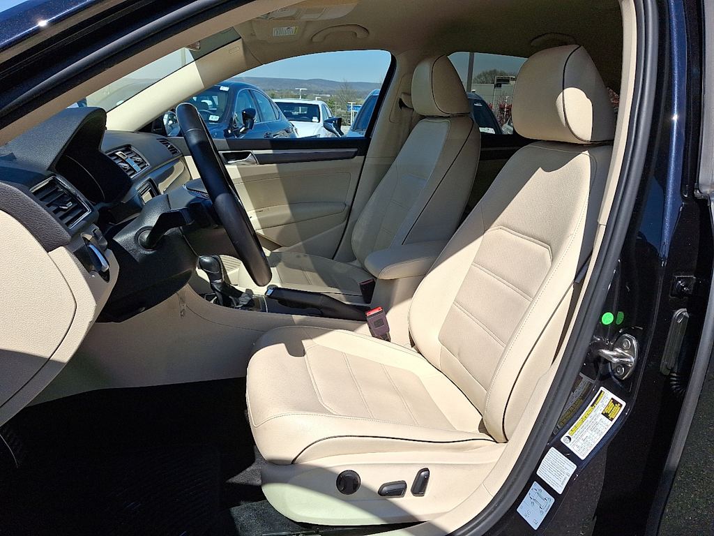 2018 Volkswagen Passat R-Line 8