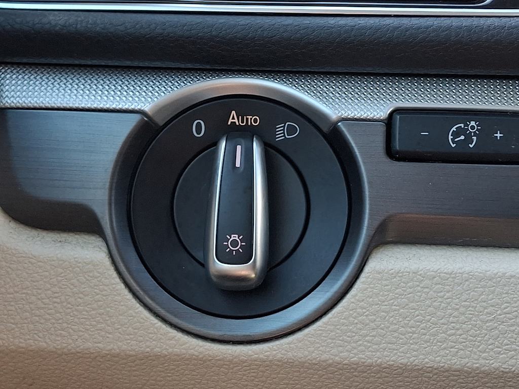 2018 Volkswagen Passat R-Line 25