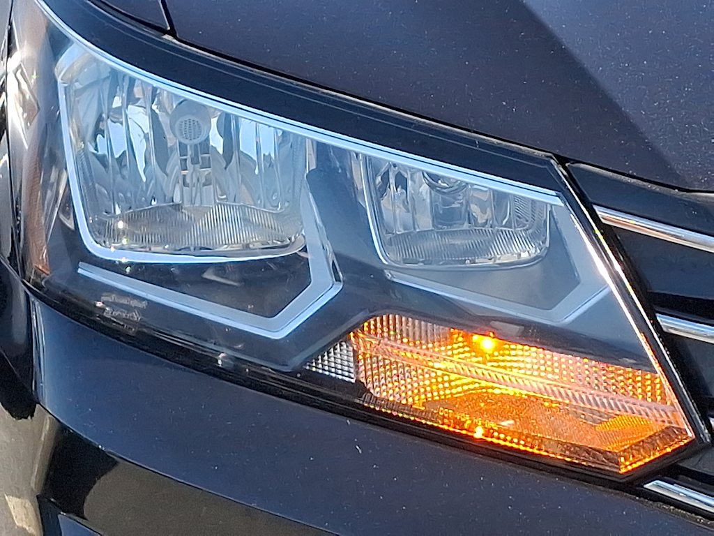 2018 Volkswagen Passat R-Line 18
