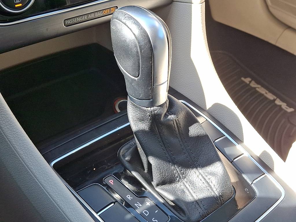 2018 Volkswagen Passat R-Line 11