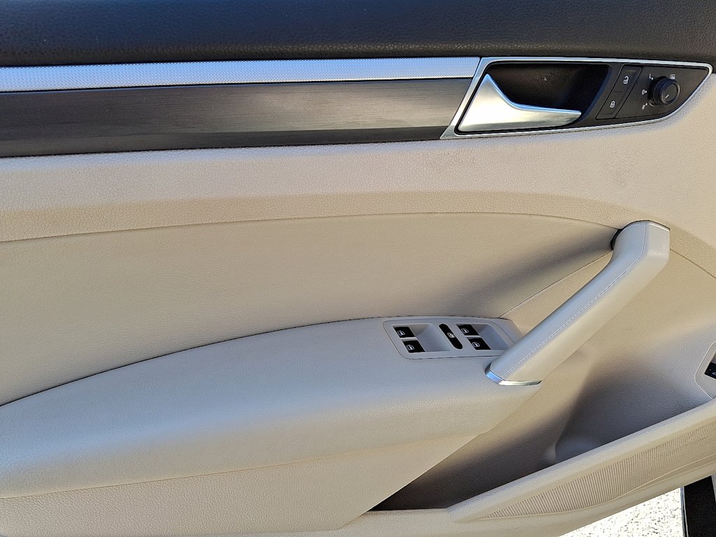 2018 Volkswagen Passat R-Line 19