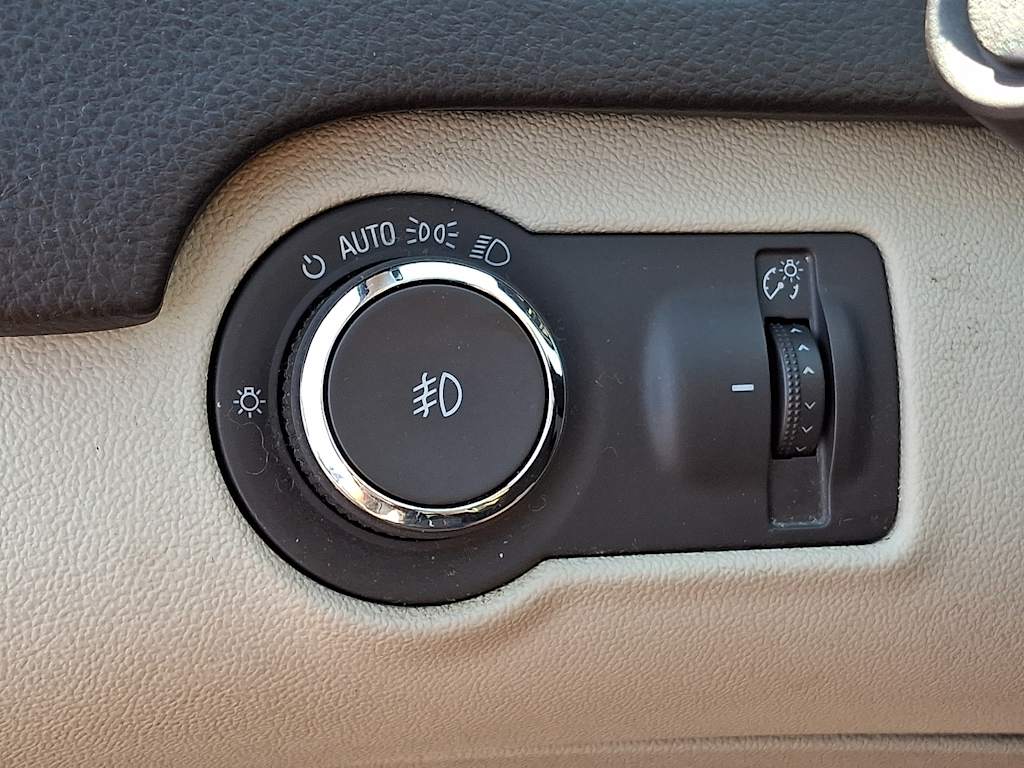Thumbnail: 2014 Buick Regal - 26