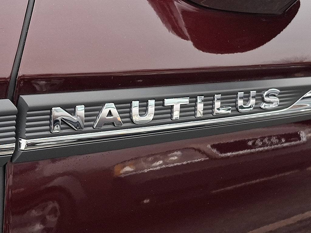 Thumbnail: 2023 Lincoln Nautilus - 4