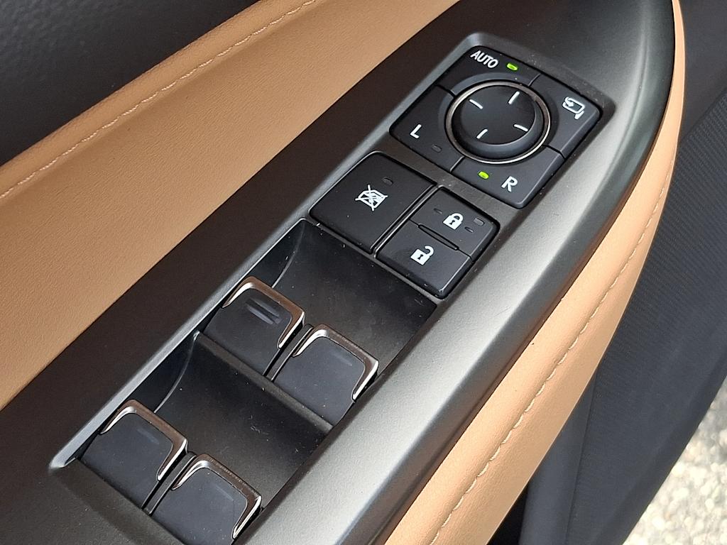 Thumbnail: 2024 Lexus ES - 27