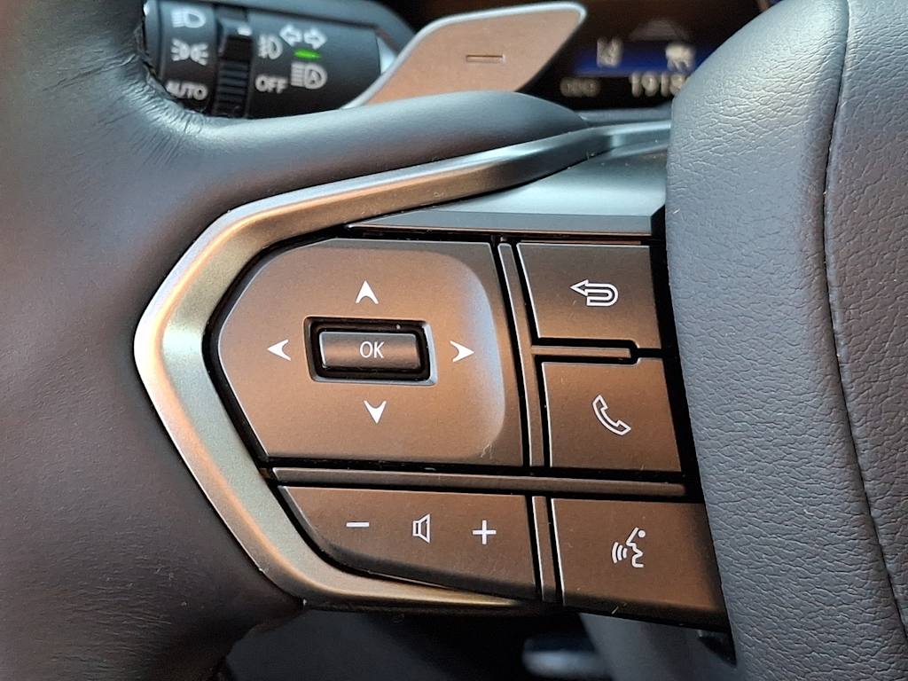 Thumbnail: 2025 Lexus ES - 21