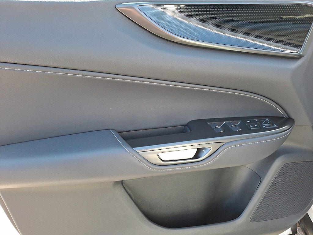 Thumbnail: 2024 Lexus ES - 16