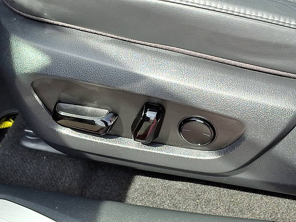 Thumbnail: 2023 Lexus RX - 16