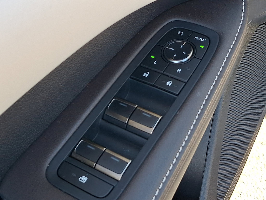 Thumbnail: 2023 Lexus RX - 27