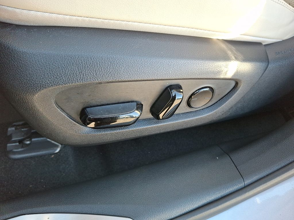 Thumbnail: 2023 Lexus RX - 17