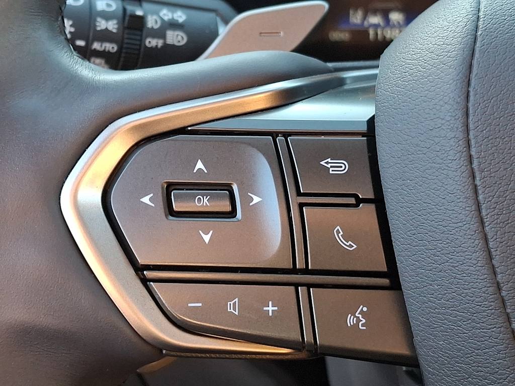 Thumbnail: 2025 Lexus ES - 20
