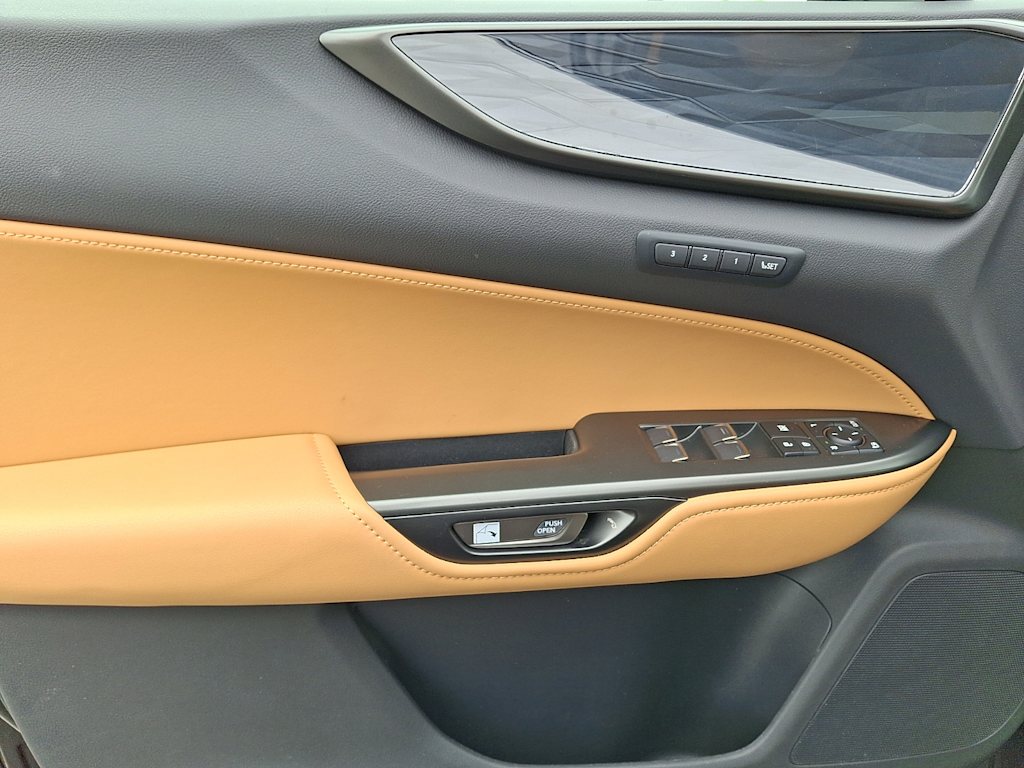 Thumbnail: 2024 Lexus ES - 17