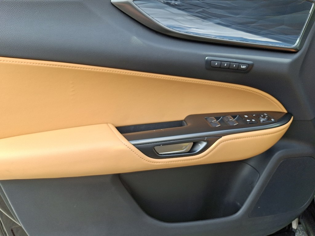 Thumbnail: 2024 Lexus ES - 17