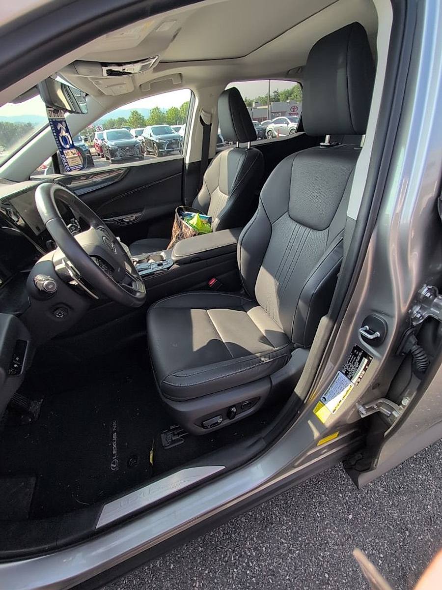 Thumbnail: 2024 Lexus ES - 8