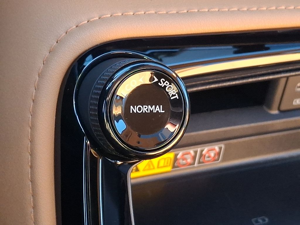 Thumbnail: 2025 Lexus ES - 25