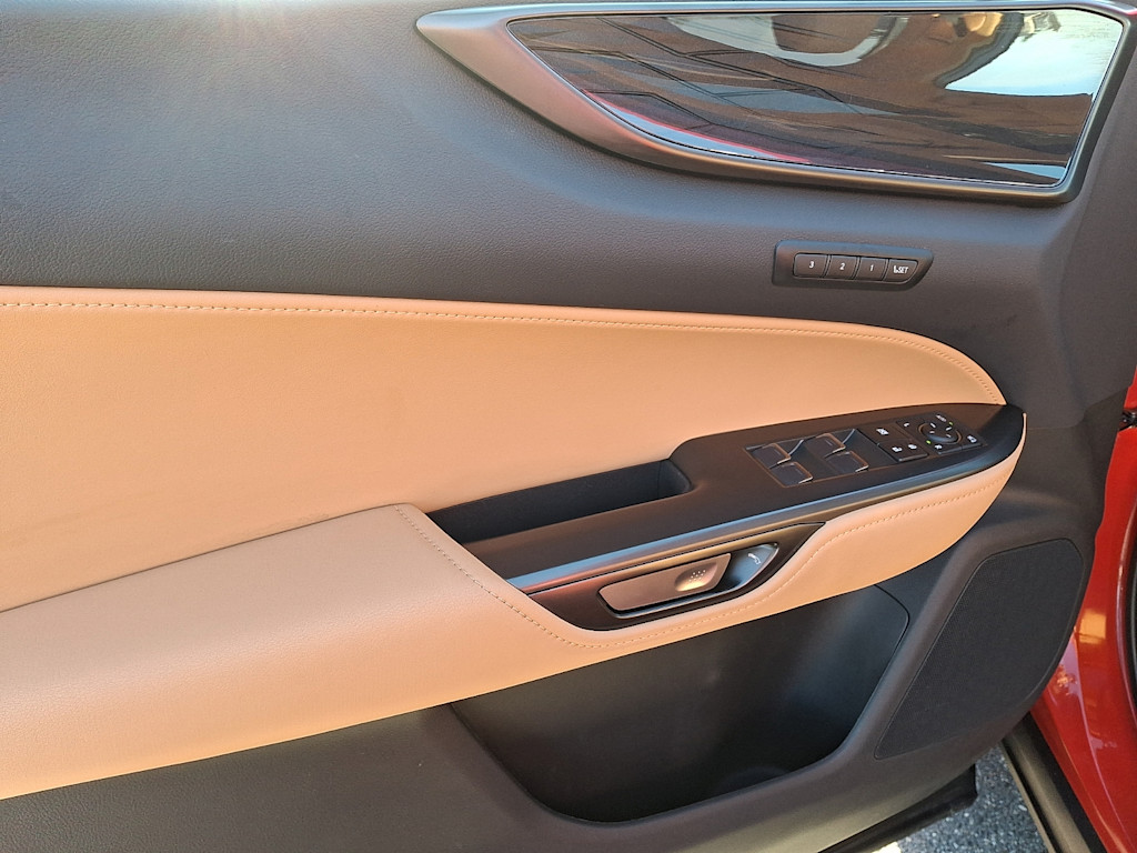 Thumbnail: 2025 Lexus ES - 16