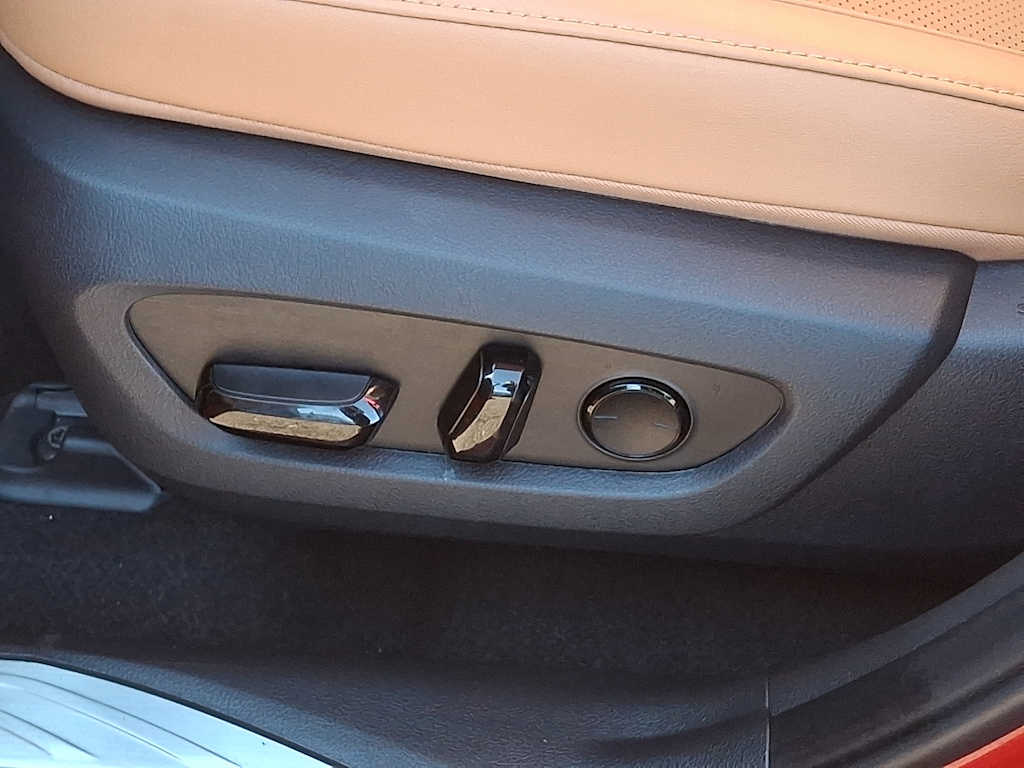 Thumbnail: 2025 Lexus ES - 17