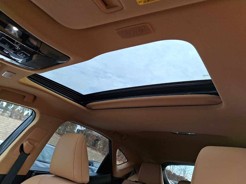 Thumbnail: 2024 Lexus ES - 18