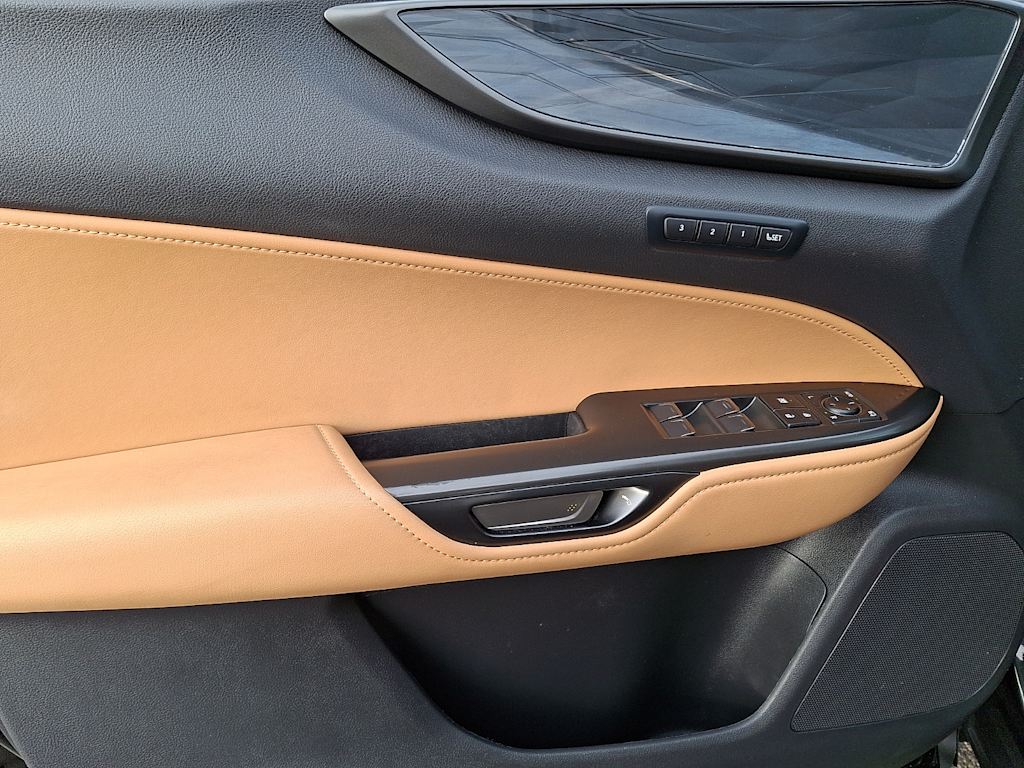 Thumbnail: 2024 Lexus ES - 16