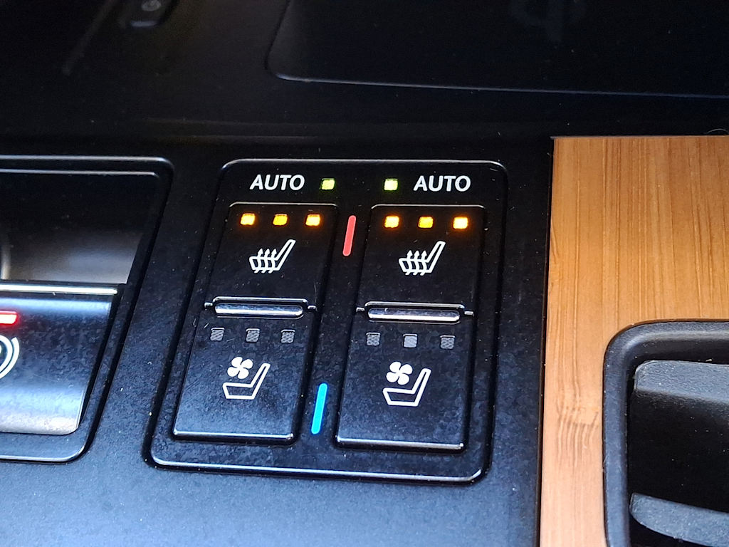 Thumbnail: 2021 Lexus RX - 24